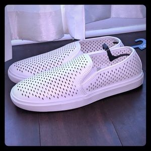 Time and Tru memory foam sneakers